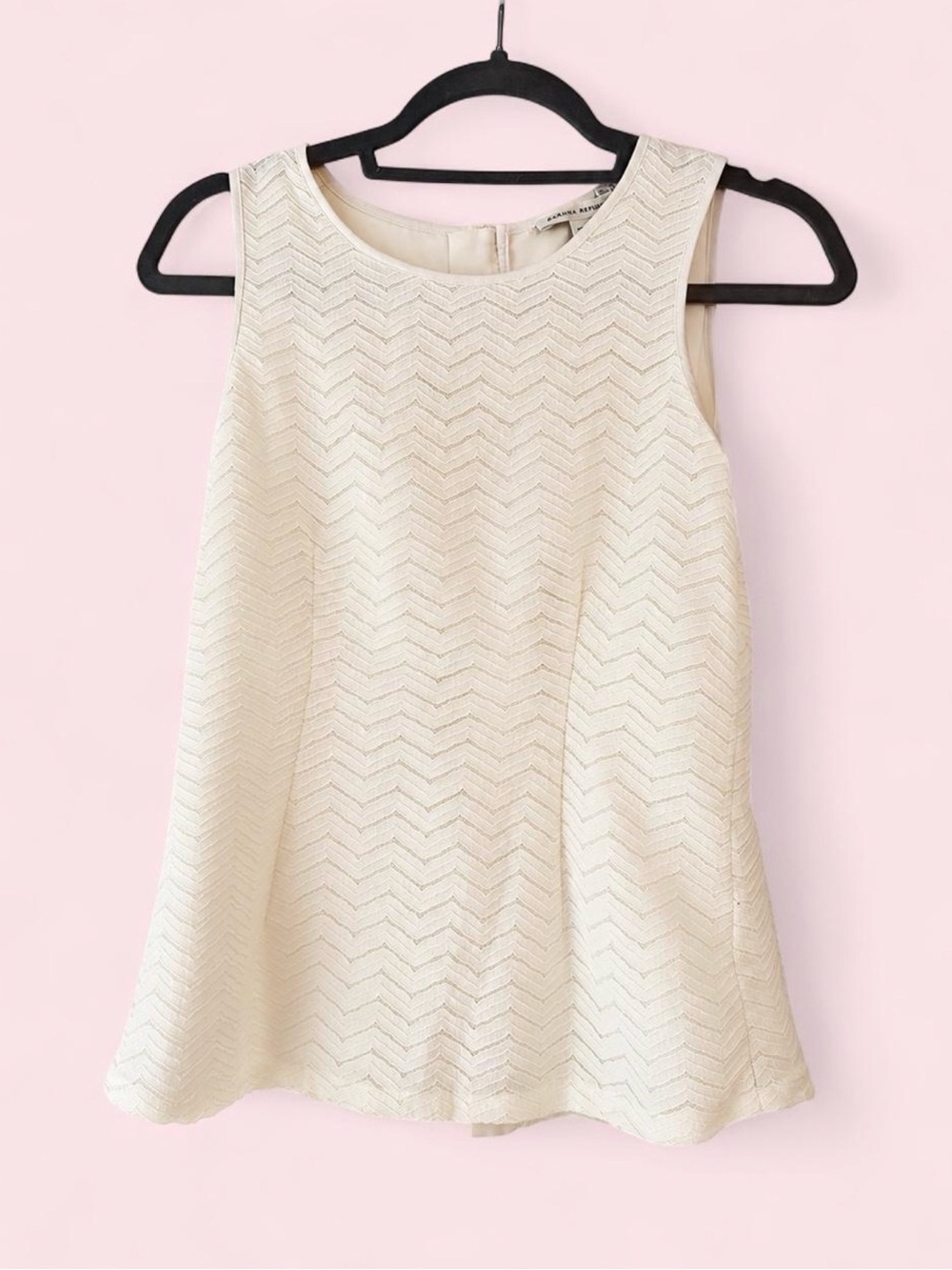 Banana Republic Cream Chevron Knit Sleeveless Top